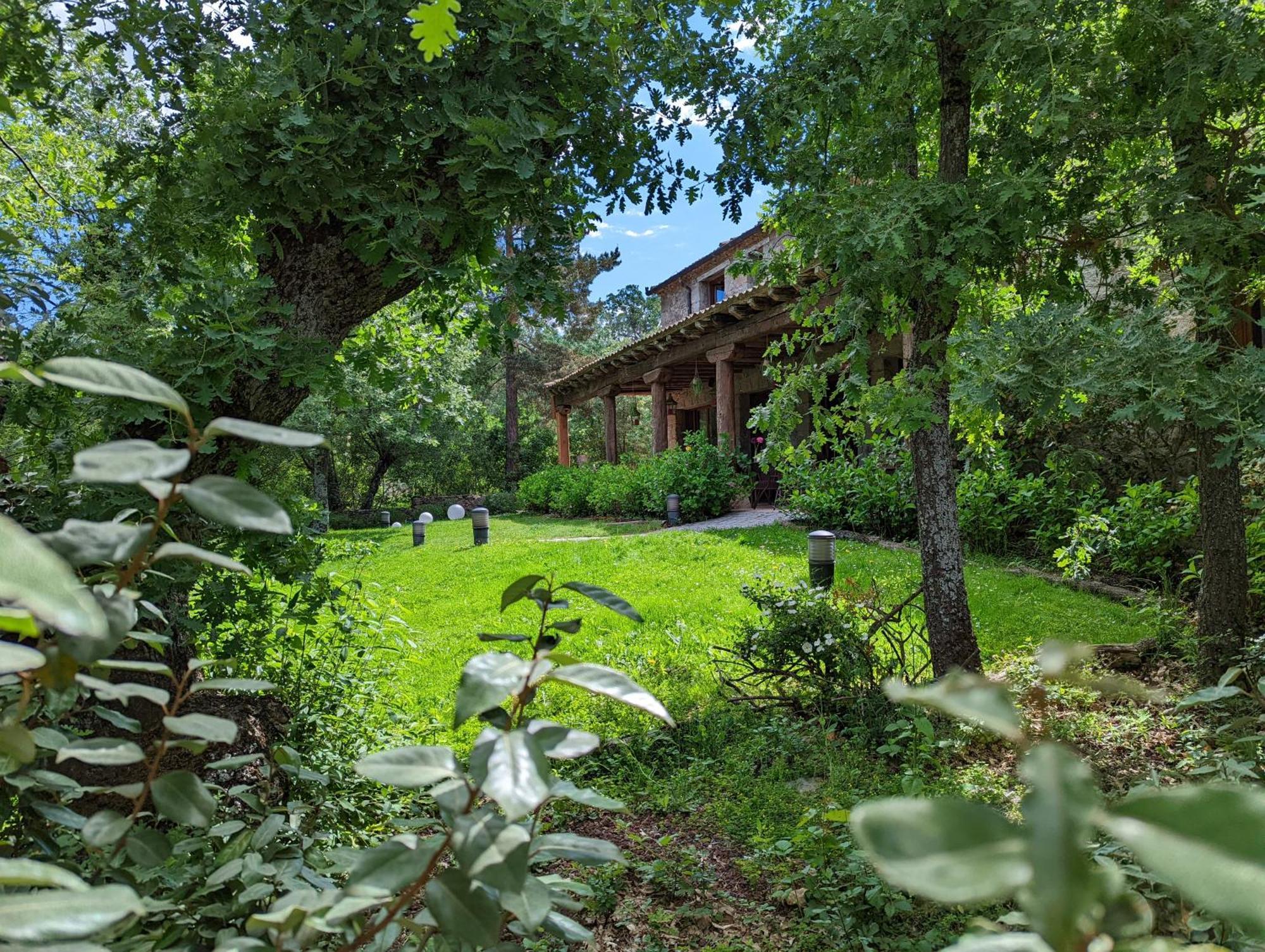Posada Restaurante Fuenteplateada Collado Hermoso ภายนอก รูปภาพ