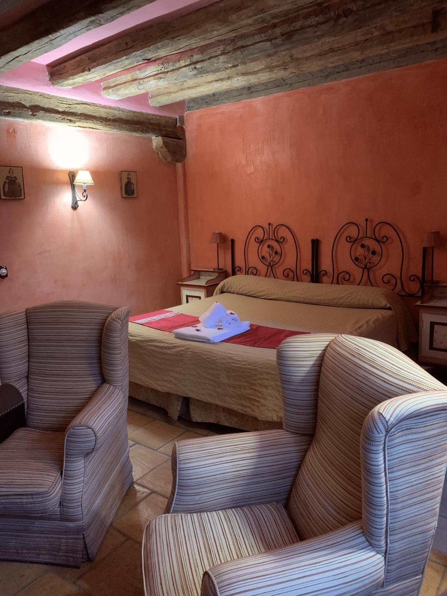 Posada Restaurante Fuenteplateada Collado Hermoso ภายนอก รูปภาพ