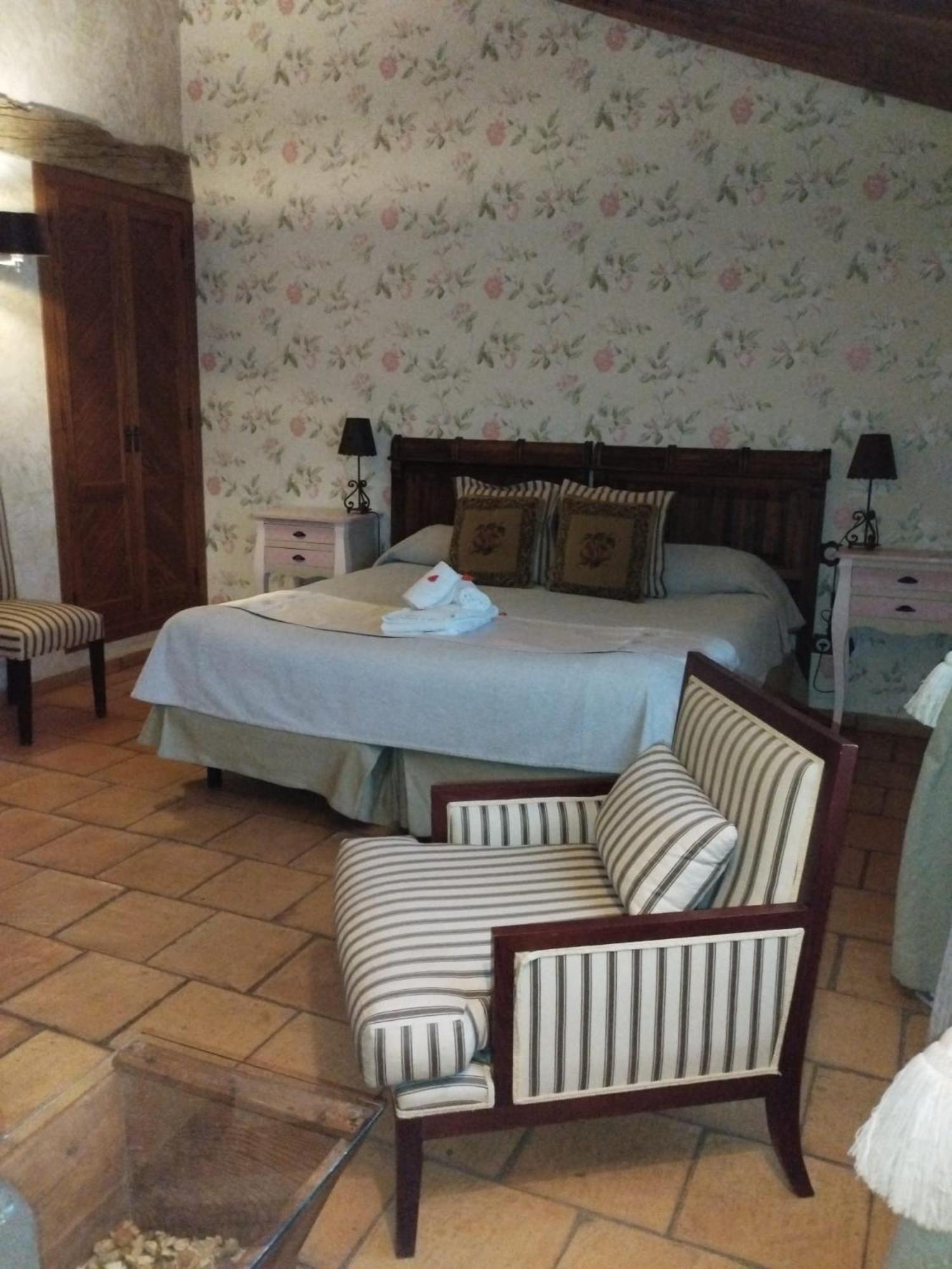 Posada Restaurante Fuenteplateada Collado Hermoso ภายนอก รูปภาพ